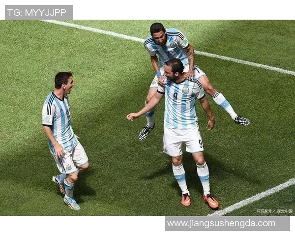 巴拉圭与阿根廷的足球对决：激情碰撞与历史交锋的精彩瞬间